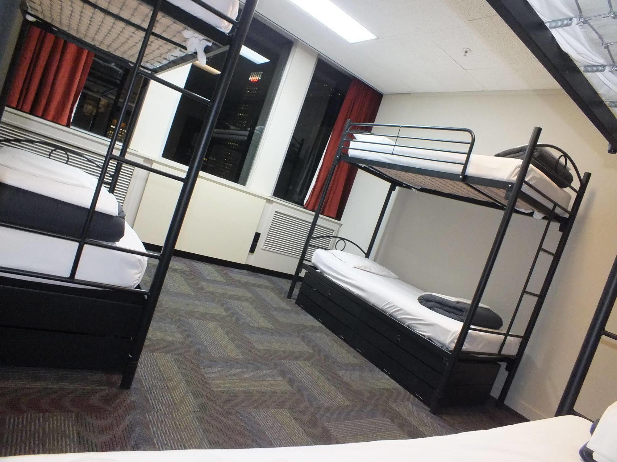 Base Auckland Hostel Exterior photo