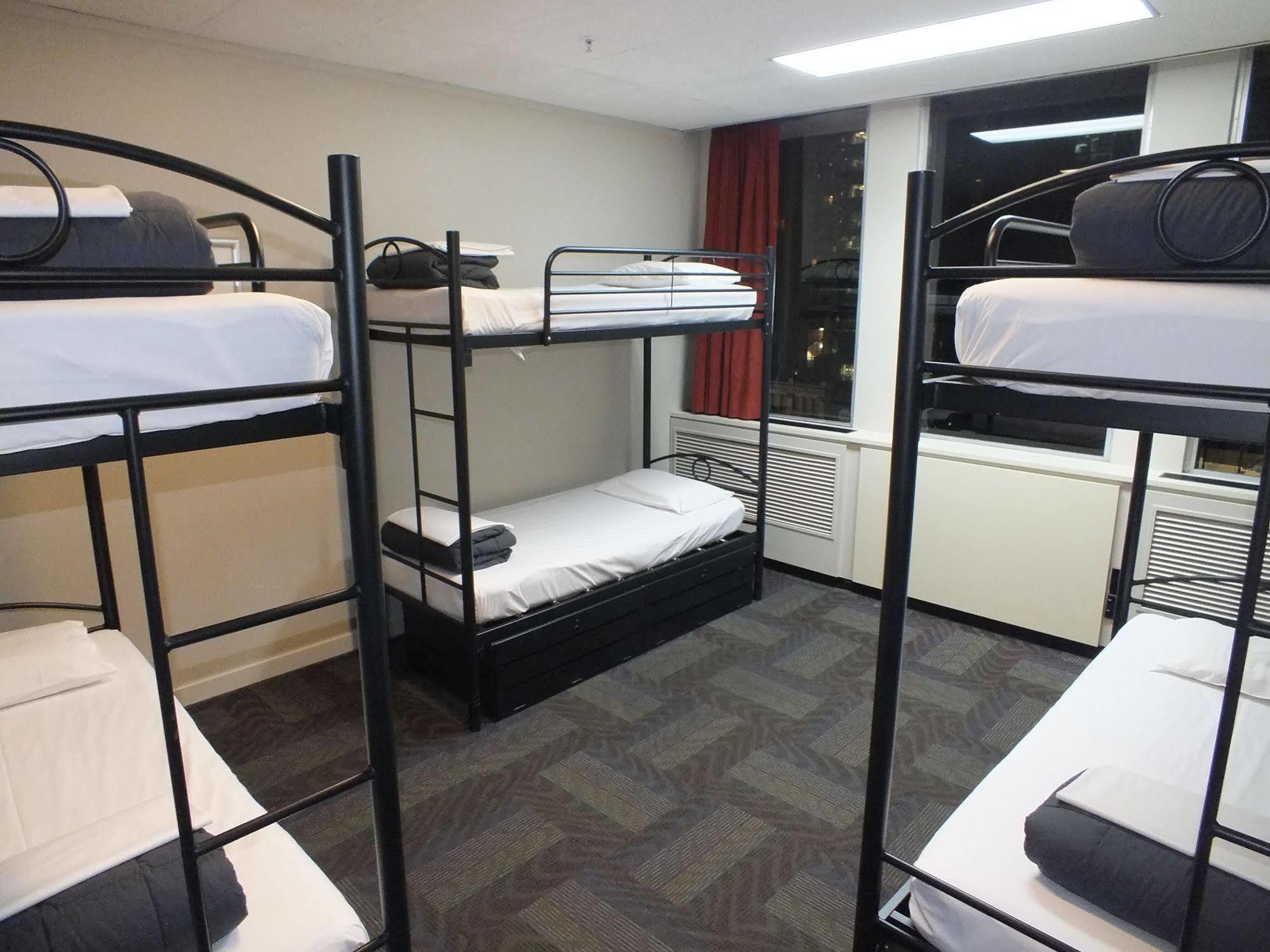 Base Auckland Hostel Exterior photo