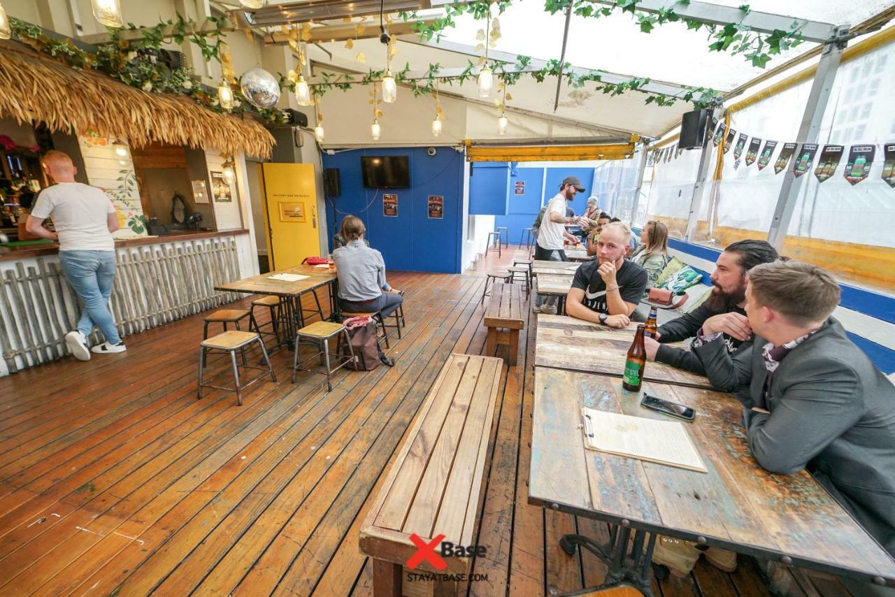 Base Auckland Hostel Exterior photo