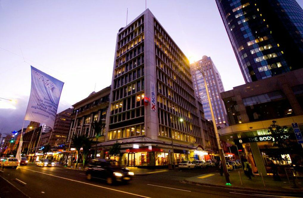 Base Auckland Hostel Exterior photo